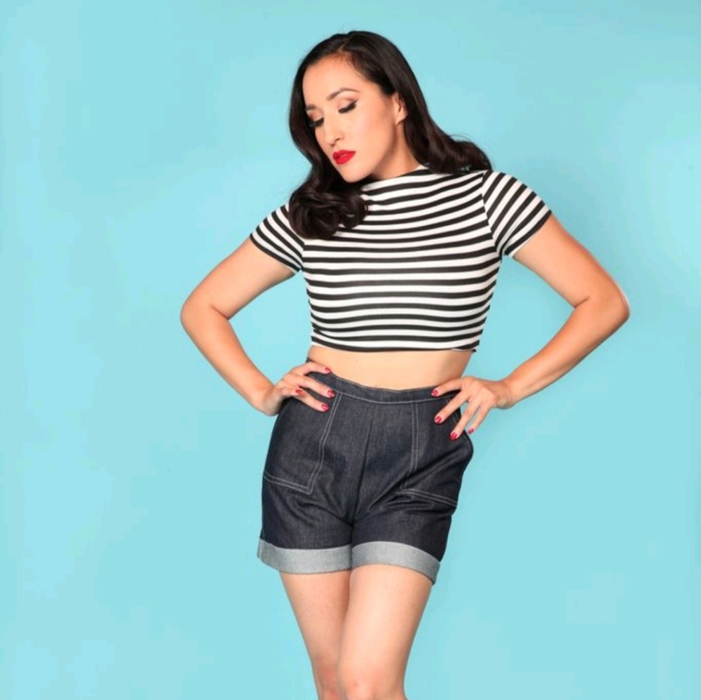 Striped Black & White Crop Top - Women's Short Sleeve